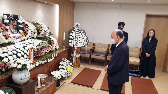 9일 원주세브란스기독병원 장례식장에 마련된 고(故) 김지하 시인의 빈소에 조문객의 발길이 이어졌다.