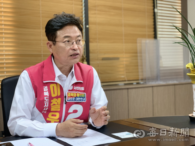 이철우 국민의힘 경북도지사 후보는 16일 대구 수성구 범어동 국민의힘 경북도당 회의실에서 기자간담회를 가졌다. 이 자리에서 이 후보는 대구경북 정치권 일각에서 제기되는 같은 당 홍준표 대구시장 후보와 '협치'를 강조하는 의미에서 합동 유세를 할 뜻을 밝혔다. 이 같은 소식에 홍 후보도 "좋은 아이디어"라며 호응했다. 2022.5.16. 홍준표 기자