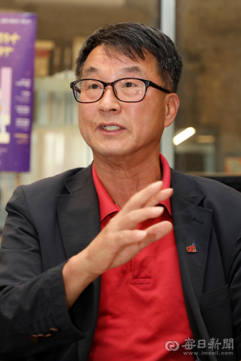김균식 5.18 민주화운동부상자회 경상.강원지부장은 17일 1980년 5월, 광주에서뿐만 아니라 대구에서도 많은 대학생들이 신군부의 쿠데타에 맞서 민주화 운동을 하다가 영장도 없이 경찰에 끌려가 구타를 당하고 고문을 받아 여전히 불면증과 우울증같은 정신적 피해를 겪고 있다고 밝혔다. 정운철 기자 woon@imaeil.com