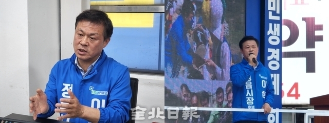 민주당 이학수 후보가 22일 캠프사무실에서 전북일보와 인터뷰를 가진 뒤 정읍 샘고을시장에서 유세하고 있다. 사진=엄승현 기자