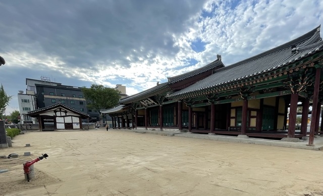 전주 풍패지관(객사) 전경.