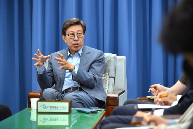 6·1 지방선거에서 재선에 성공한 박형준 부산시장이 2일 오전 부산시청에서 차기 시정 운영 방향에 대해 설명하고 있다. 부산시 제공