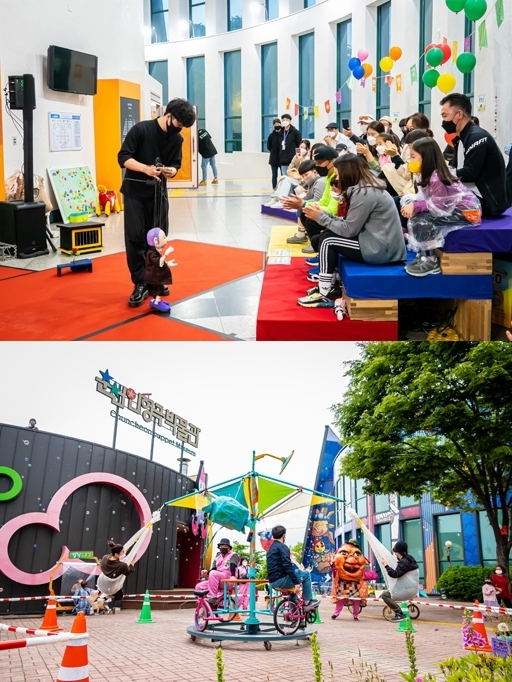 ‘인형과 손을 잡다'를 주제로 한 34회 춘천인형극제가 10일부터 춘천인형극장에서 열린다. 사진은 지난해 축제 모습.