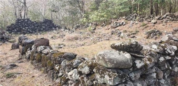 제주 서귀포시 중문동 법정악 일대에 위치한 무오법정사 항일운동 발상지. 무오법정사 항일운동은 1919년 기미독립운동보다 5개월 먼저 일어났다.