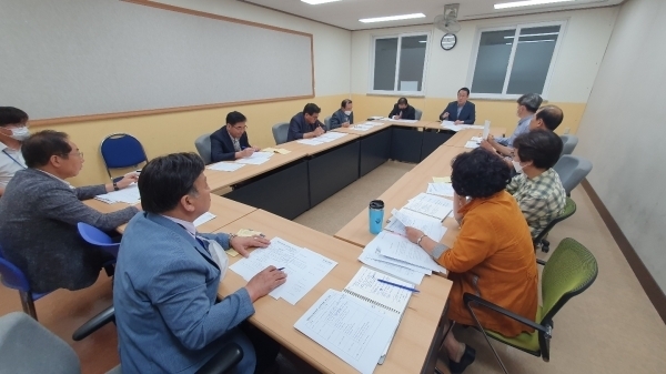 제17대 김광수 제주특별자치도교육감인수위원회인 ‘행동하는 제주교육인수위원회’는 27일 학력 격차 해소 실현을 위해 도교육청에 ‘학력 향상 전담 조직’을 설치·운영하기로 했다.