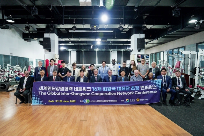 세계인터강원협력네트워크 16개 회원국 대표단은 지난 22일 한국을 찾아 도내 곳곳에서 2024강원동계청소년올림픽 붐 조성과 접경지역 평화 구상 등에 대해 의견을 나눴다.