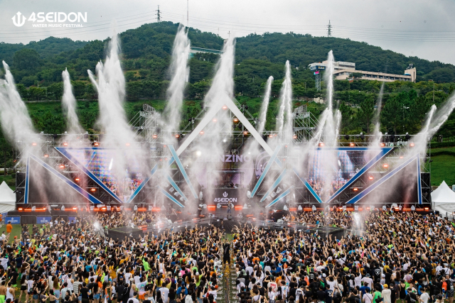 2019년 부산에서 처음 열린 '포세이돈 워터 뮤직 페스티벌'이 3년 만에 재개된다. 올해 행사는 기장군 롯데시네마 드라이브 오시리아 특설무대에서 열린다. ATOZ 제공