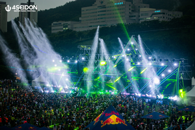 2019년 부산에서 처음 열린 '포세이돈 워터 뮤직 페스티벌'이 3년 만에 재개된다. 올해 행사는 기장군 롯데시네마 드라이브 오시리아 특설무대에서 열린다. ATOZ 제공
