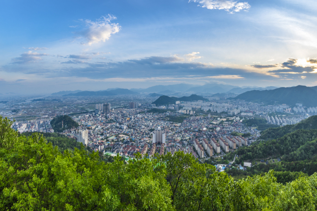 분산성에서 바로 본 김해 시가지 전경.
