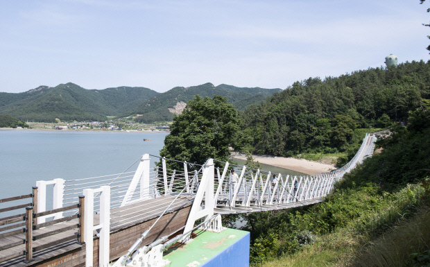 2021년 6월에 신설된 150m 길이의 출렁다리.