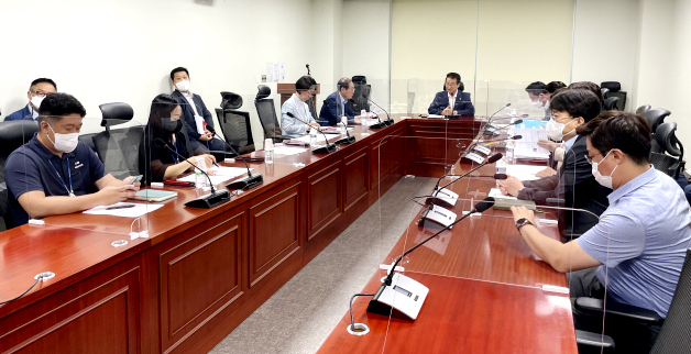 지난 5일 국회 의원회관 제3간담회의실에 대구 지역 국회의원들이 대구경북 통합신공항 특별법 제정과 관련된 논의를 위해 모인 모습. 매일신문 DB
