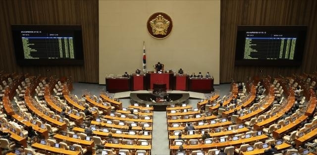 22일 오후 서울 여의도 국회에서 열린 국회 본회의에서 상임위원장 선출 결과가 발표되고 있다.<국회사진기자단>