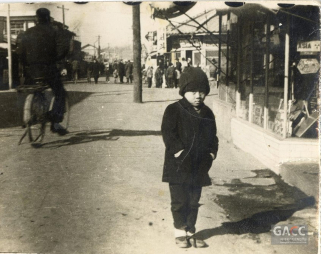 2022 옛사진 공모전 '그해 우리는'에서 금상을 차지한 '1967년 삼산동 안동치과 구강검사' 사진. 경북기록문화연구원 제공