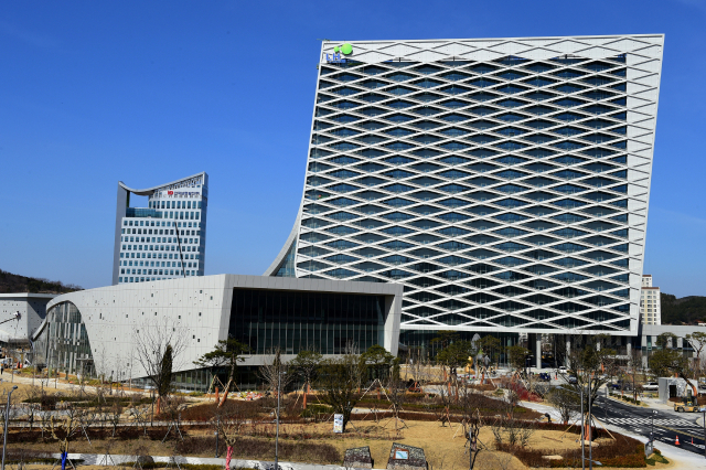 진주혁신도시 한국토지주택공사(LH)건물 전경./LH/