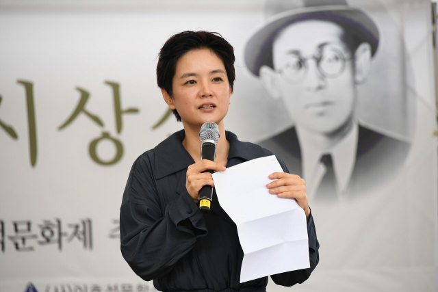 대상을 수상한 김멜라 소설가가 수상소감을 말하고 있다.