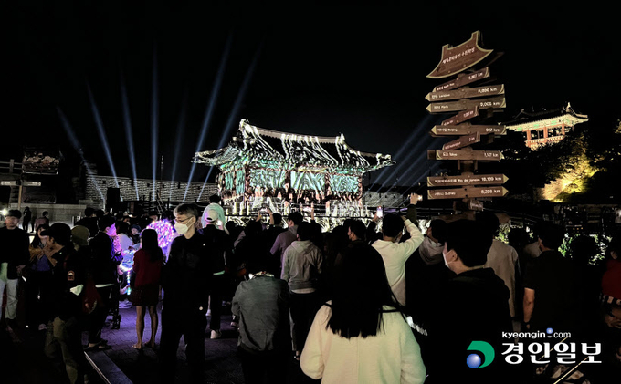 세계문화유산 수원화성의 야경을 화려하게 수놓을 '2022 수원화성 미디어아트쇼'가 화홍문, 남수문 그리고 수원천 일원에서 지난 24일부터 열리고 있다. 2022.9.24 /조수현기자 joeloach@kyeongin.com
