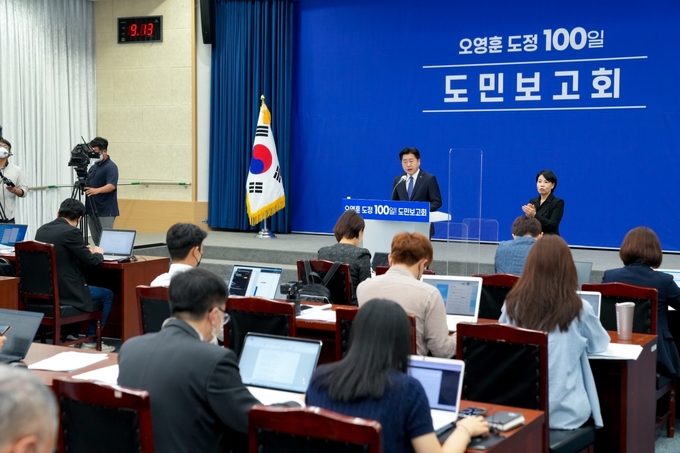 오영훈 지사는 6일 오전 제주도청 탐라홀에서 취임 100일 도민보고회를 열었다.