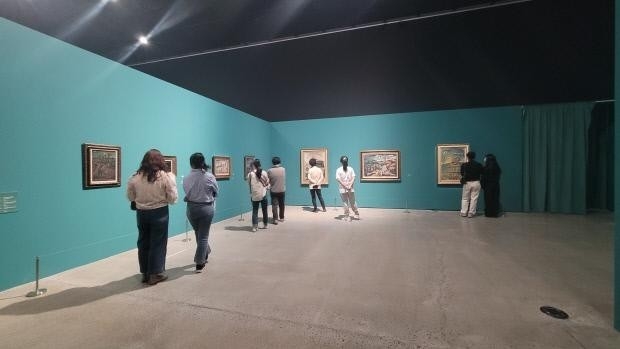 8일 전남도립미술관을 찾은 관람객들이 ‘인간의 고귀함을 지킨 화가 조르주 루오’전 대표작을 감상하고 있다.