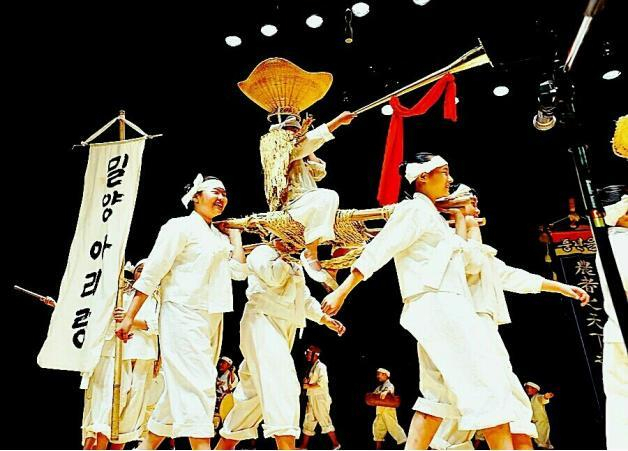 아리랑친구들 ‘아리랑동동’ 공연.