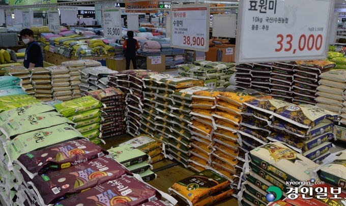 수원 시내 한 대형마트 쌀 판매대의 모습. /경인일보DB
