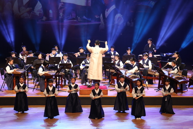 하람 예술단이 지난 9월 25일 전주세계소리축제에서 갈고닦은 실력을 선보이고 있다.