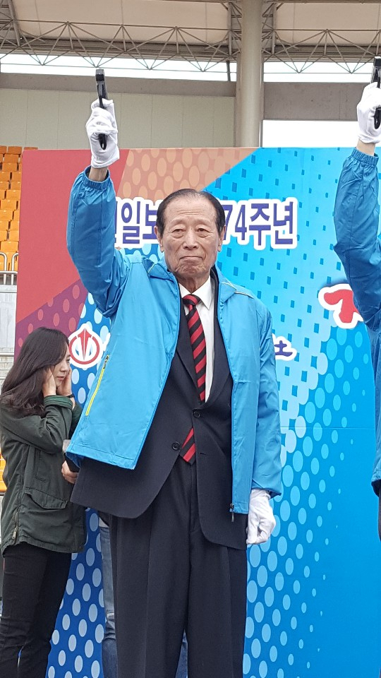 2019년 춘천호반마라톤대회에서 시총하고 있는 함기용선생