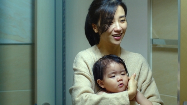 허정재 감독이 연출한 영화 '첫 번째 아이' 스틸컷.