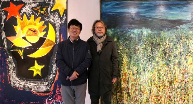 한희원미술관에서 2인전을 갖는 김창완(왼쪽)과 한희원 작가. <한희원 미술관 제공>