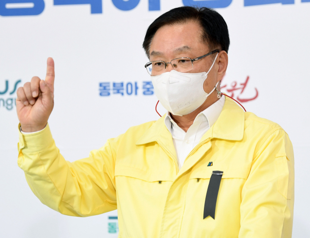 홍남표 창원시장이 4일 오전 시청 프레스센터에서 공직선거법위반 혐의와 관련해 입장을 밝히고 있다./김승권 기자/