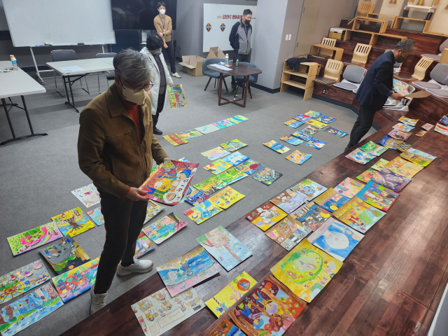 ◇제50회 모자사생대회 작품 심사가 11월22일 강원일보 스튜디오 공감에서 진행됐다. 사진=이현정기자