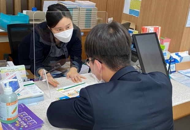 비대면 금융이 확대하면서 은행권이 본격적으로 영업시간을 1시간 줄인 지난해 8월부터 1년간 광주은행 창구 고객 수는 전년 같은 기간보다 4만명 가까이 감소(260만명→246만명)했다.<광주일보 자료사진>