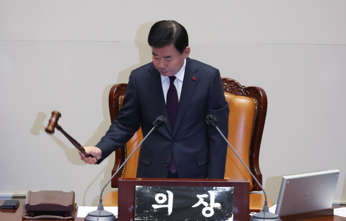 김진표 국회의장이 23일 오후 국회에서 열린 본회의에서 개의를 선언하고 있다. 2022.12.23 /연합뉴스
