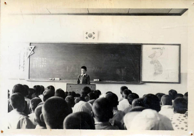 선감학원은 일제가 1942년 부랑아를 격리 수용한다는 이유로 현 안산시 단원구 선감동에 세웠다가 1946년 경기도로 관할권이 이관돼 1982년 폐쇄될 때까지 경기도와 국가의 인권침해 행위가 발생한 부랑아수용시설이다. 사진은 과거 선감국민학교 학생들 모습. /경기도교육정보기록원 제공