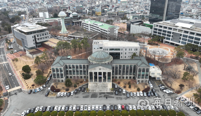 13일 대구 북구 산격동 경북대학교 본관과 캠퍼스 전경. 안성완 기자 asw0727@imaeil.com