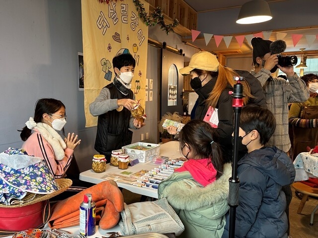 고산면 소재 청촌방앗간의 되살림 장터.