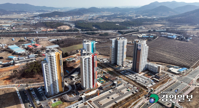 화성지역 몇몇 임대주택 단지가 좁은 면적과 불편한 교통 인프라 등으로 인해 높은 공실률을 보이고 있다. 14일 오전 화성시의 한 국민임대주택 단지 주변. 2023.2.14 /김명년기자 kmn@kyeongin.com