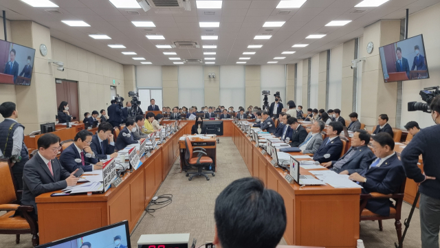 ◇허영 더불어민주당 의원(춘천갑)이 22일 국회에서 열린 행정안전위원회 전체회의에서 강원특별자치도 설치 등에 관한 특별법 전부개정법률안 관련 설명을 하고 있다.
