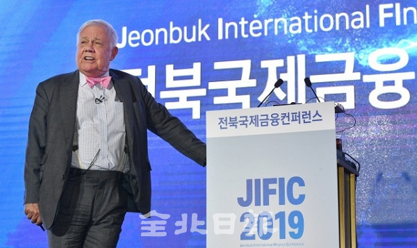 전북국제금융컨퍼런스에 참가했던 투자의 귀재 짐로저스 회장/전북일보 자료사진 