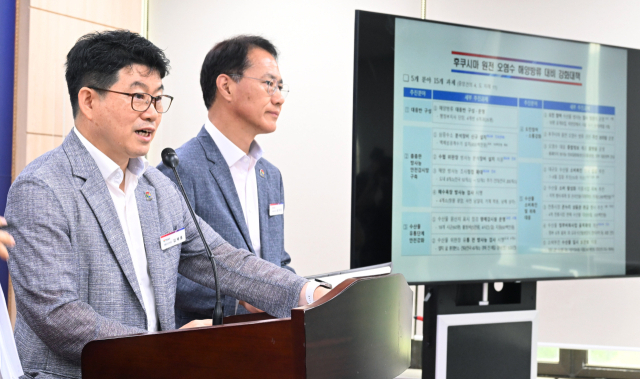 김제홍 경남도 해양수산국장이 4일 도청 프레스센터에서 일본 후쿠시마 원전 오염수 해양방류 대비해 대책을 발표하고 있다./김승권 기자/