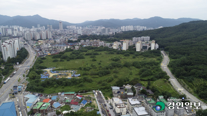 '주한미군 공여구역주변지역 등 발전종합계획'이 1년에 한 번 수립·변경되는 탓에 미군이 주둔하다가 반환한 경기도 내 공여지 개발이 지연되고 있다. 사진은 캠프 카일 전경. 2023.8.27 /이지훈기자 jhlee@kyeongin.com