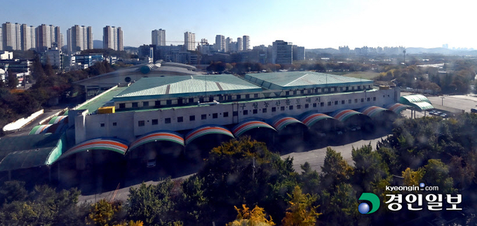 2013년 롯데 쇼핑이구월동농산물도매시장 부지를 매입했으나, 현재까지 뚜렷한 개발이 되지 않았다. 사진은 인천구월동농산물도매시장 옛부지. /경인일보DB