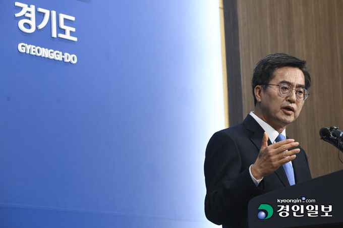 김동연 경기도지사가 6일 오전 경기도청 브리핑룸에서 열린 2024년도 본예산 브리핑에서 발언하고 있다. 2023.11.6 /이지훈기자 jhlee@kyeongin.com