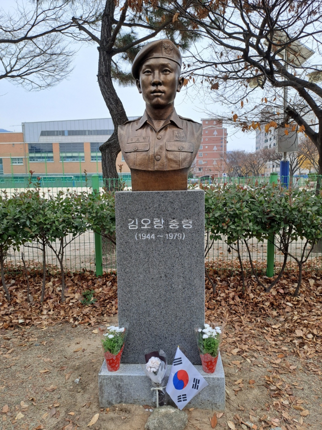 김해시 삼정동에 세워진 김오랑 중령 흉상.