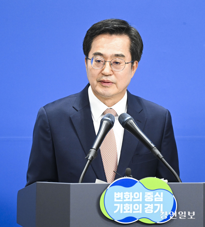 김동연 경기도지사가 3일 오전 경기도청 브리핑룸에서 총선 전 경기북부특별자치도 설치 주민투표가 무산된 것에 대해 유감을 표명하고 있다. 2024.1.3 /이지훈기자 jhlee@kyeongin.com
