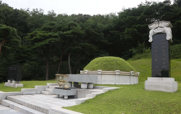 국립대전현충원 국가원수묘역에 안장돼 있는 최규하 전 대통령 묘