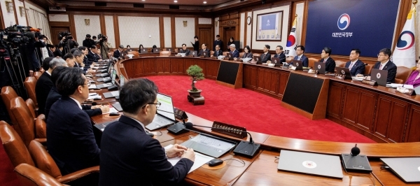 최상목 경제부총리 겸 기획재정부 장관이 23일 정부서울청사에서 국무회의를 주재했다. 한덕수 국무총리의 코로나19로 인한 병가로 최 부총리가 국무회의를 진행했다. 연합뉴스