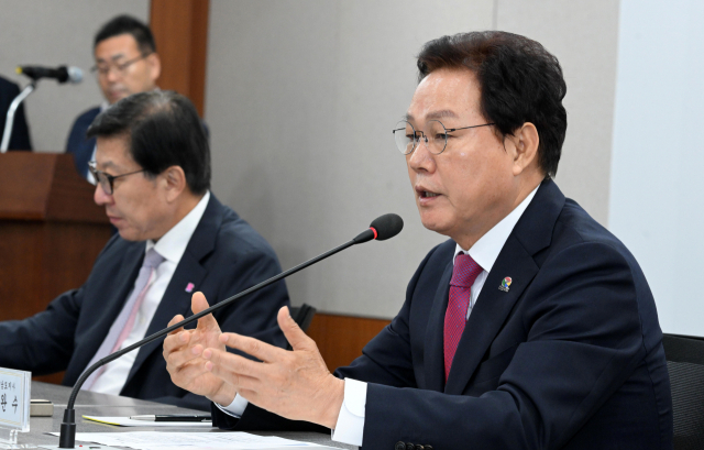 박완수 경남지사가 17일 부산시청에서 열린 미래 도약과 상생 발전을 위한 경남-부산 공동 합의에 앞서 인사말을 하고 있다./성승건 기자/