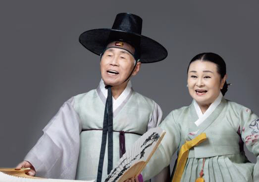 국가유산청이 11일 오후 7시 30분 대전예술의전당 아트홀에서 '굿Good 보러 가자'를 개최하는 가운데 출연진 김일구·김영자 명창 부부의 모습. 국가유산청.