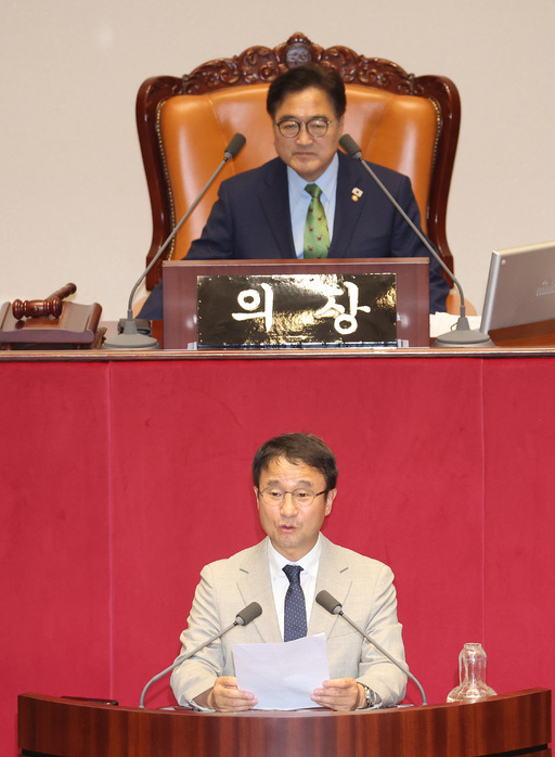 27일 국회 본회의에서 예결위원장으로 선출된 더불어민주당 한병도 의원이 당선인사를 하고 있다. 사진=연합뉴스