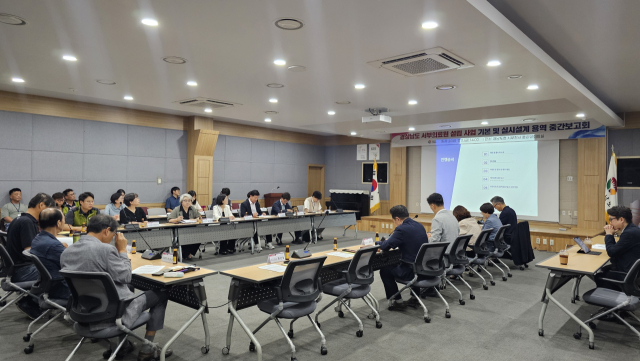 지난 11일 경남도 서부청사 중강당회의실에서 '경남 서부의료원 설립사업' 기본·실시설계 용역 중간 보고회가 열리고 있다./경남도/